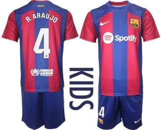 Otroški Nogometni dresi komplet Barcelona Domači 2023-24 z imenom R.ARAUJO 4