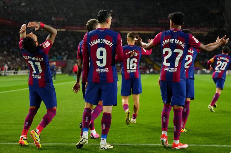Barcelona glej off 10-man Las Palmas ohraniti šibko upanje za naslov žive