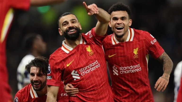 Liverpool dosegel šest golov proti Tottenham in si na božični dan pridobil štiri točke prednosti na lestvici Premier lige