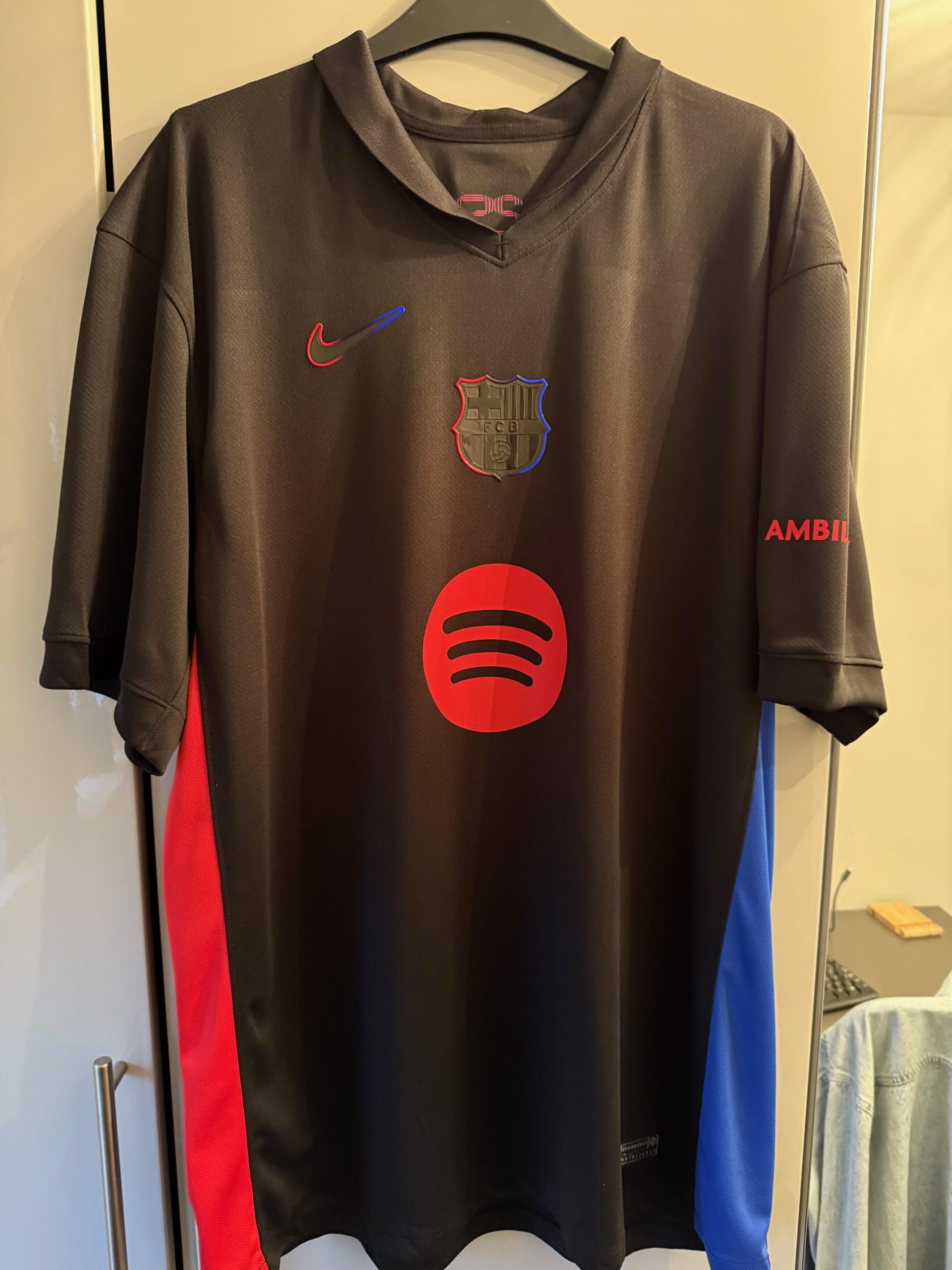 Barcelona dresi Gostujoči