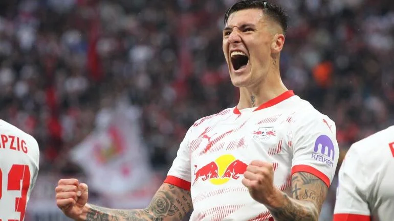Ali je Benjamin Sesko vreden vsega tega pompa? Zakaj mora cilj prestopa Man Uniteda in Newcastla najti pravo mesto v Premier League?