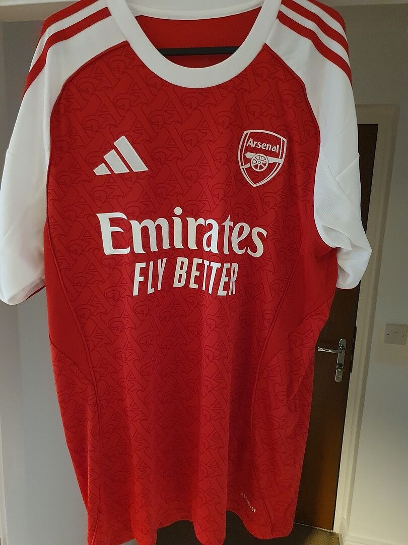 Arsenal dresi 25-26