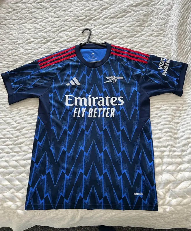 Arsenal dresi Gostujoči