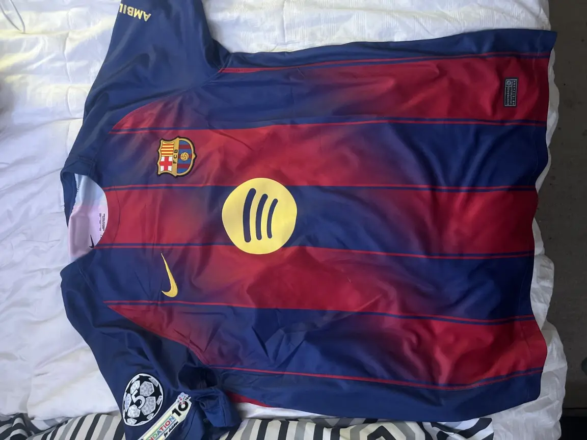 Barcelona dres 25-26