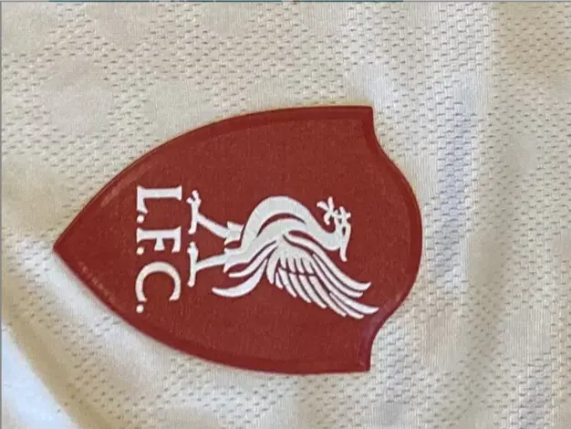 Liverpool Gostujoči dresi-1