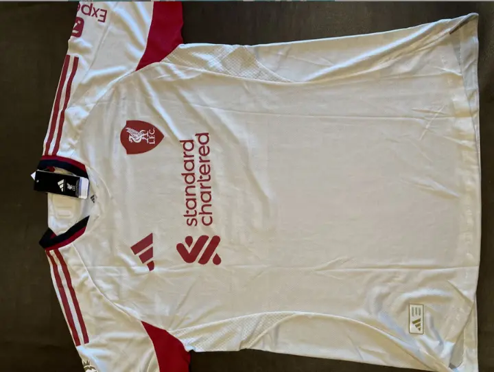 Liverpool Gostujoči dresi