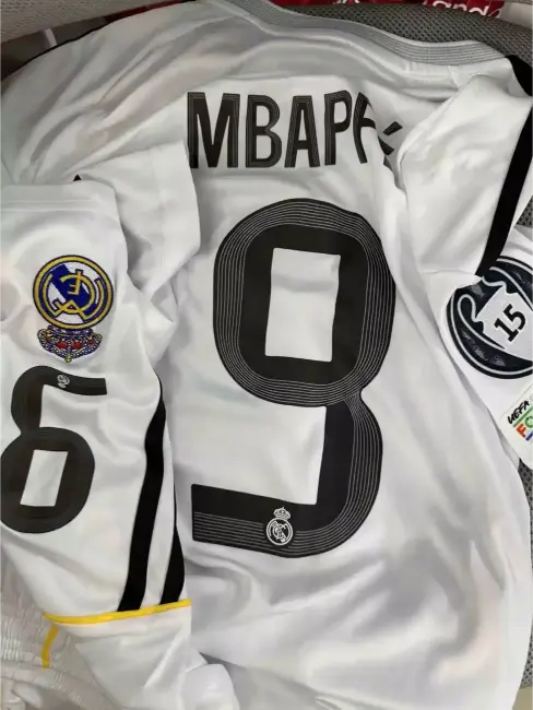 kupiti Kylian Mbappé dres