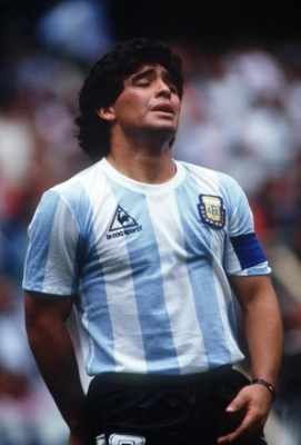 Zakaj so navijači tako navdušeni nad retro nogometnimi dresovi? Zakaj so navijači tako navdušeni nad retro nogometnimi dresovi?