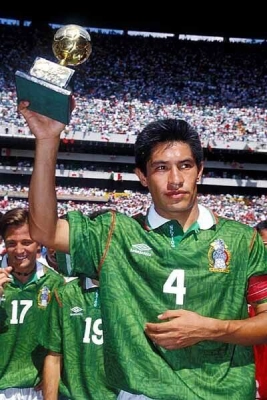 Zakaj so navijači tako navdušeni nad retro nogometnimi dresovi? Zakaj so navijači tako navdušeni nad retro nogometnimi dresovi?