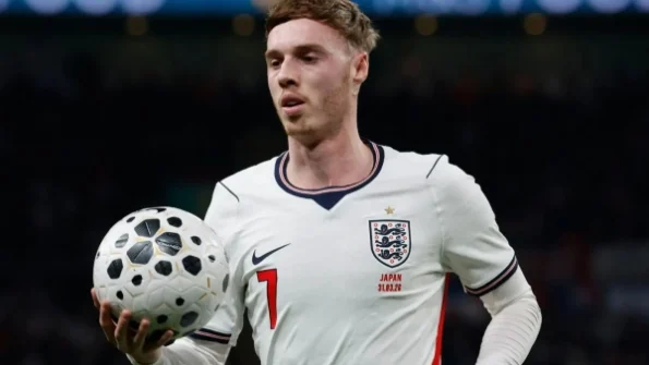 Dresi Anglija za leto 2026 združujejo tradicijo in turnirske ambicije