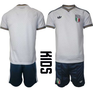 Poceni Otroški nogometni dresi komplet reprezentance Italija Gostujoči SP 2026 z lastnim tiskom
