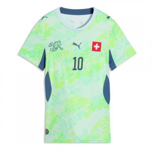 Poceni Ženski Nogometni dresi Švica reprezentance Granit Xhaka #10 Gostujoči SP 2026 zelena-1