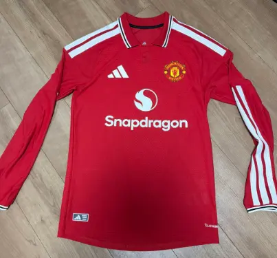 Manchester United 2026/27 dresi rdeča