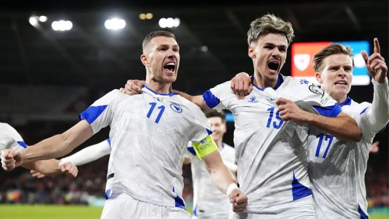 Kako je 40-letni Edin Džeko kljub vsem napovedim popeljal Bosno nazaj na svetovno prvenstvo, Schalke pa nazaj v Bundesligo