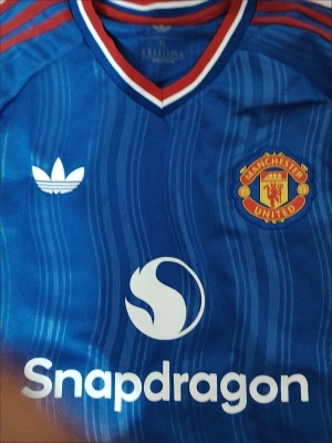 Manchester United dresi Gostujoči 2026/27