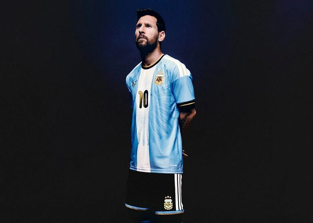 Messi se poslavlja od svojega dresa. Messi se poslavlja od svojega dresa.