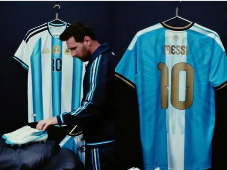 Messi se poslavlja od svojega dresa. Messi se poslavlja od svojega dresa.